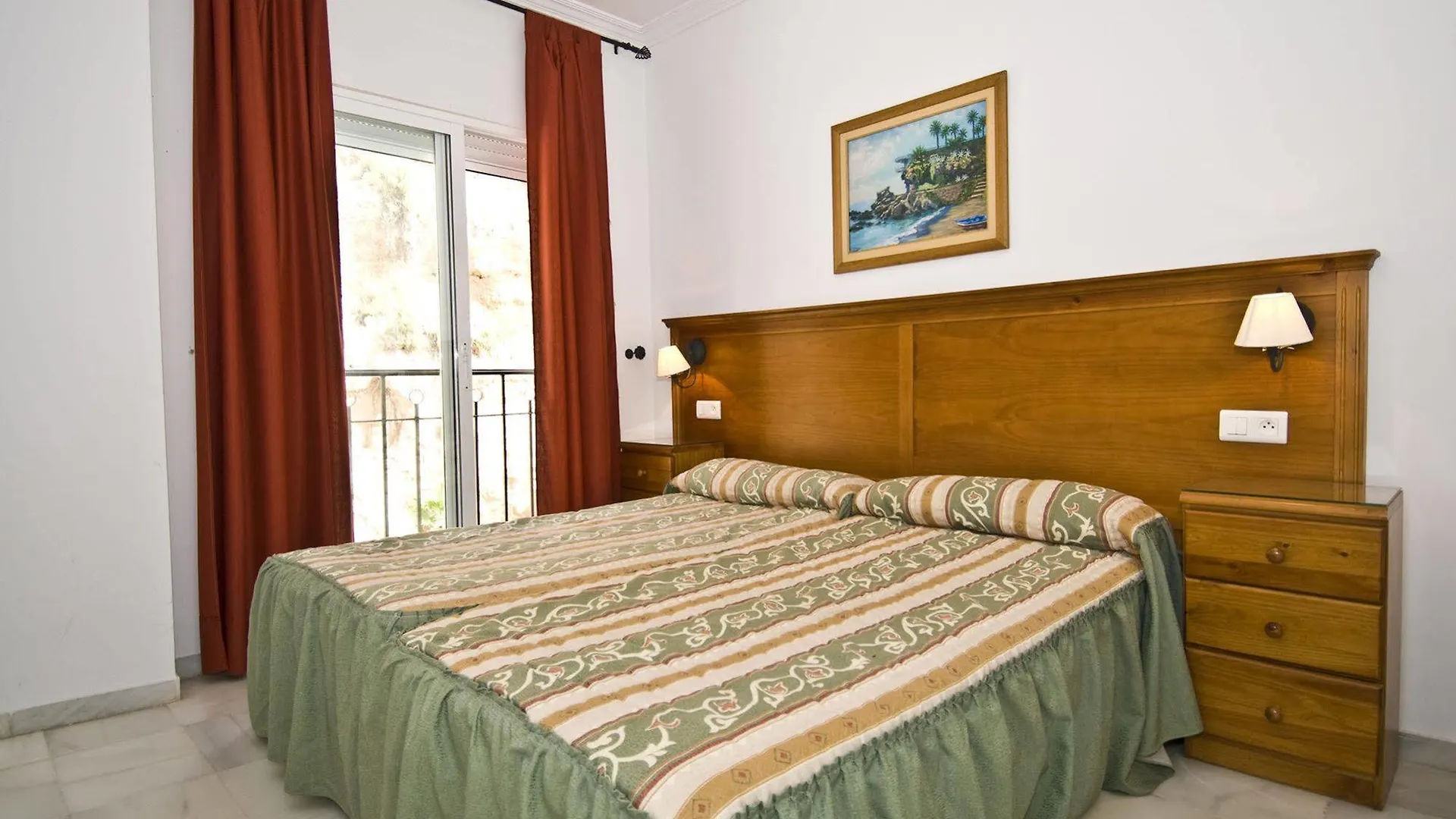 Apartamentos Hc Burriana Playa Nerja